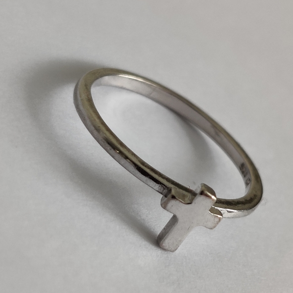 Sterling Silver Cross Ring - Picture 16 of 16
